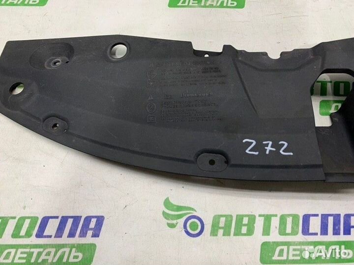 Накладка замка капота передняя Toyota Avensis