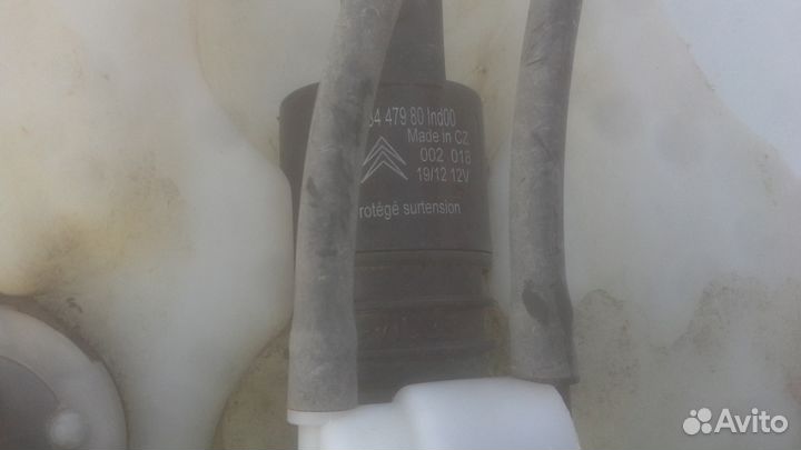 Бачок омывателя стекла Peugeot 3008