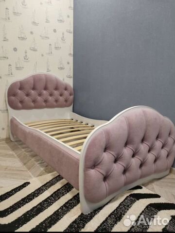 Детская кровать с мягкой спинкой