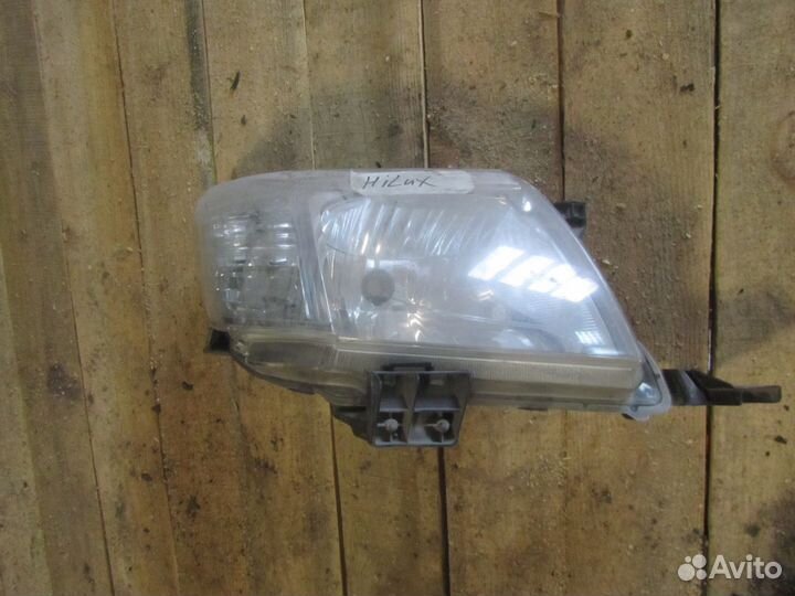 Фара правая для Toyota Hilux 2005-2015