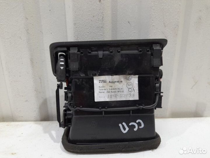 Дефлектор воздушный правый в торпедо Volkswagen