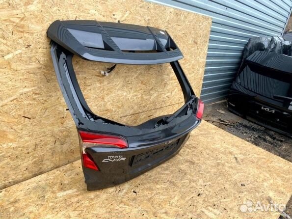Toyota C-HR Крышка багажника бу оригинал