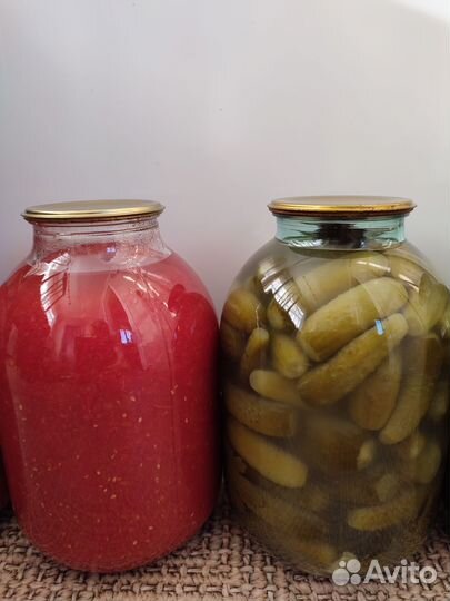 Квашенные огурцы и томат