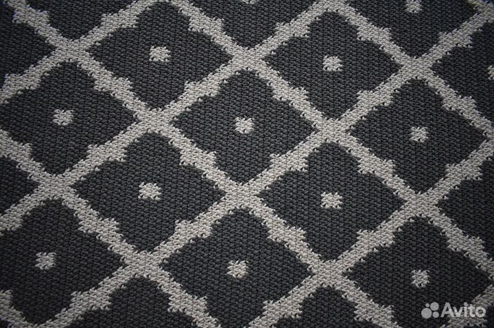 Ковер вязанный