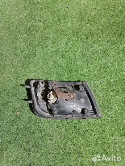 Указатель поворота левый Mitsubishi Space Wagon