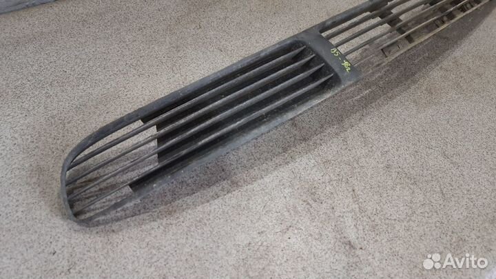 Левая декоративная решётка в бампер WV Passat B5