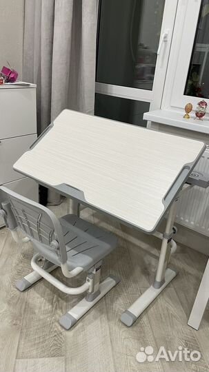 Детский письменный стол