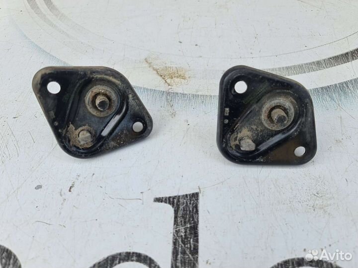 Петля замка капота Mercedes W222