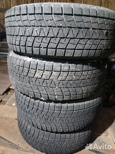 Bridgestone Blizzak DM-V1 215/65 R16 23Q