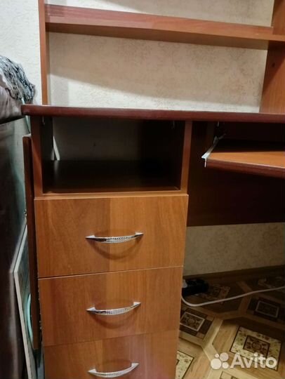 Компьютерный стол угловой