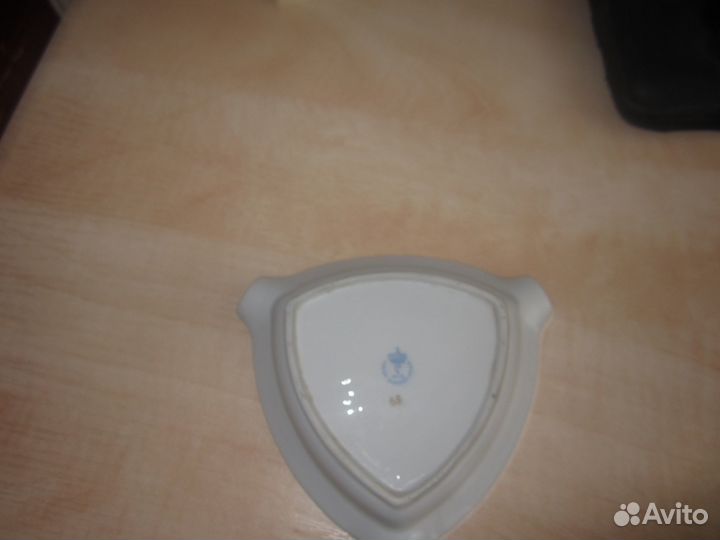 Пепельница с рисунком «Мадонна» сделано в гдр