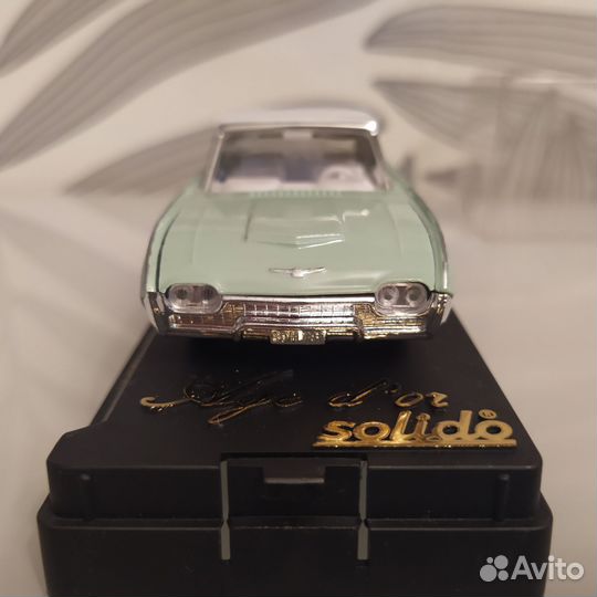 Модель автомобиля ford thunderbird 1961 1/43