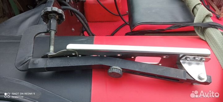 Струбцина из нержавейки для датчика эхолота