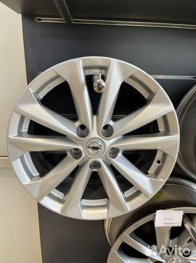 Литые диски R17 Nissan