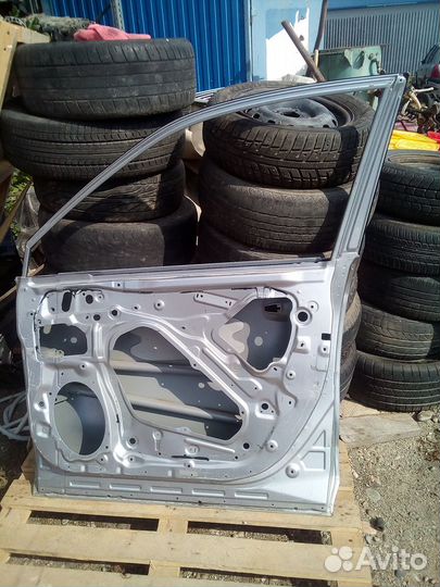 Передняя правая дверь Subaru Forester 3