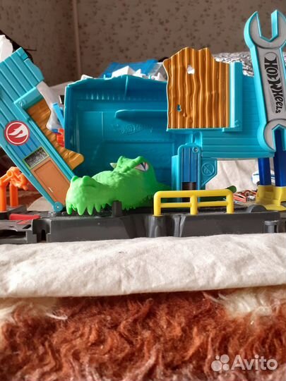 Hotwheels мегатрек