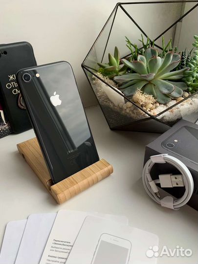 Телефон iPhone 8 Black 64 gb