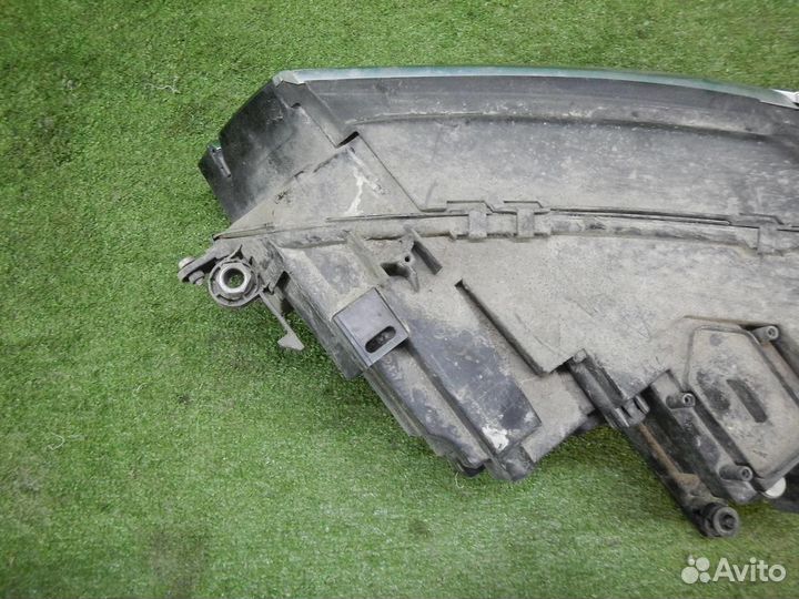 Фара правая Volkswagen Tiguan