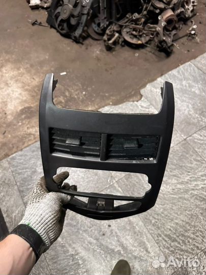 Рамка магнитолы Chevrolet Aveo T300 2012