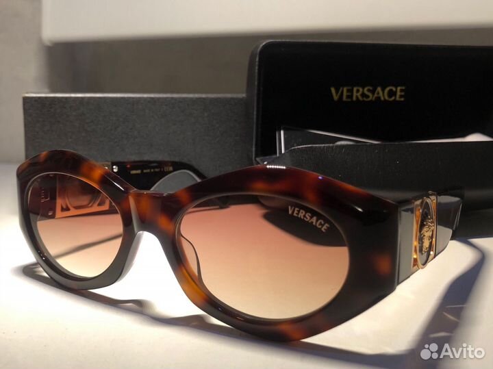 Солнцезащитные очки versace