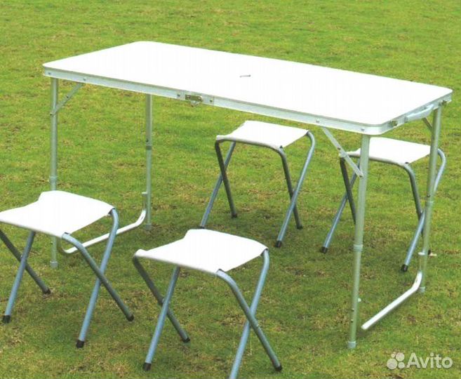 Стол со стульями