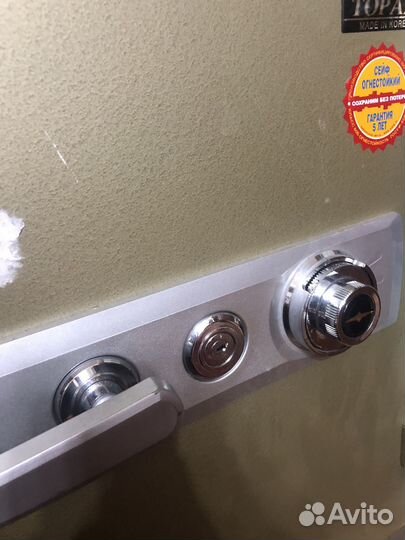 Сейф металлический