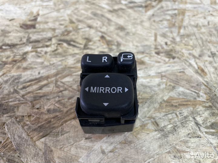 Кнопка автоскладывания зеркал Toyota Camry 50