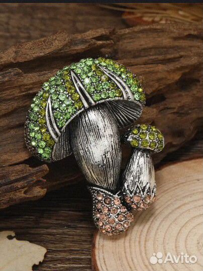 Брошь в стиле Heidi Daus