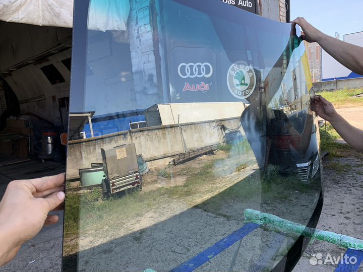 Лобовое стекло на toyota camry 50