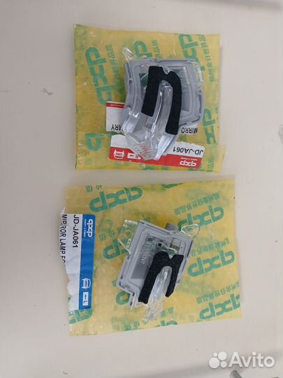 Поворотники зеркало Тойота Камри 70.75. Новый