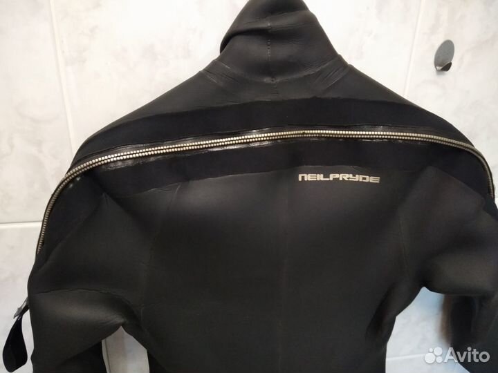 Продаю мужской гидрокостюм Neilpryde