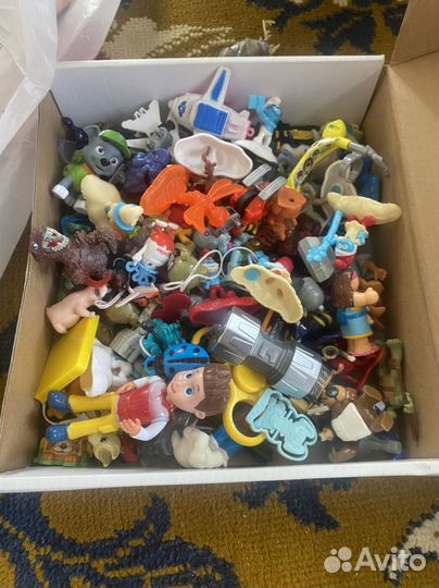 Маленькие пластмасовые игрушки