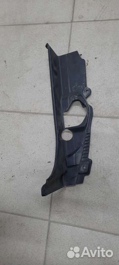 Накладка замка багажника П. Lexus Lx570/2017