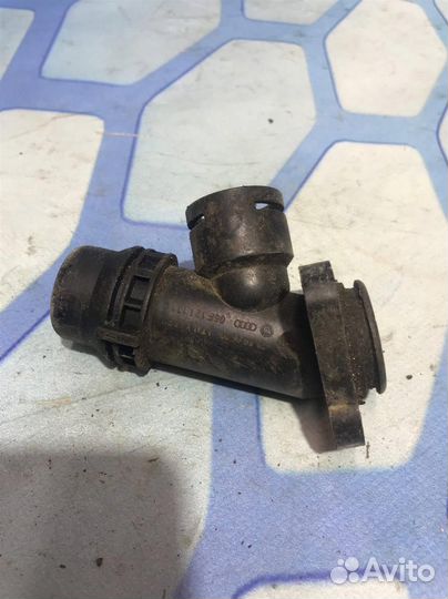 Фланец тройник 06F121131C