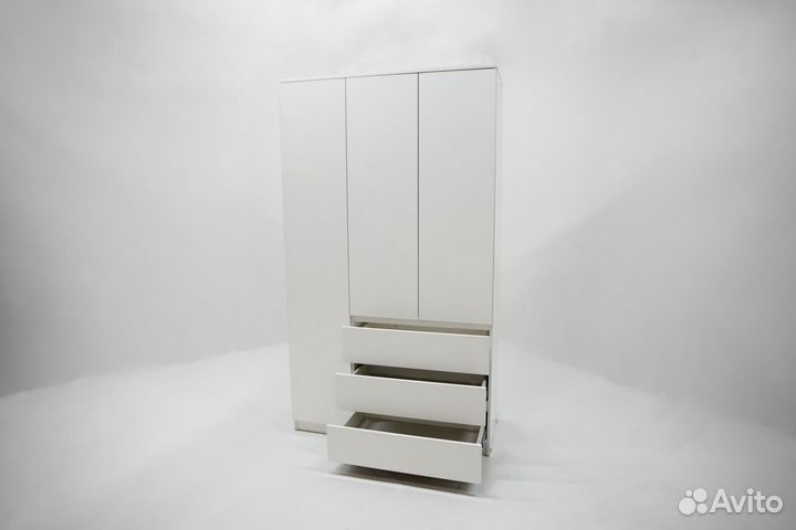 Шкаф белый