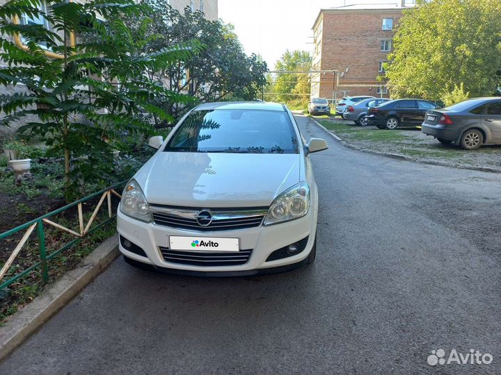 Opel Astra 1.8 МТ, 2013, 230 000 км