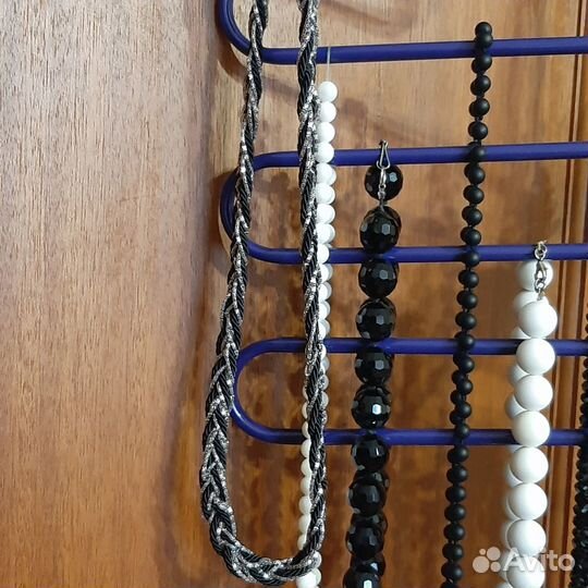 Бусы и другие украшения на шею