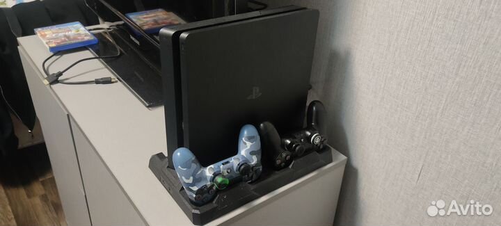 Sony playstation 4 slim