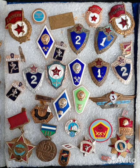 Знаки, значки