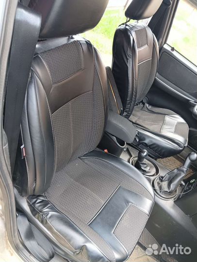 Автомобильные чехлы Шевроле niva