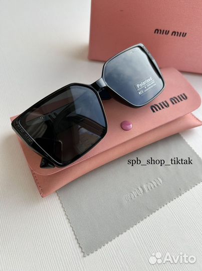 Солнцезащитные очки Miu Miu black