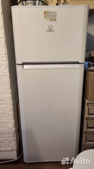 Холодильник Indesit TIA 14