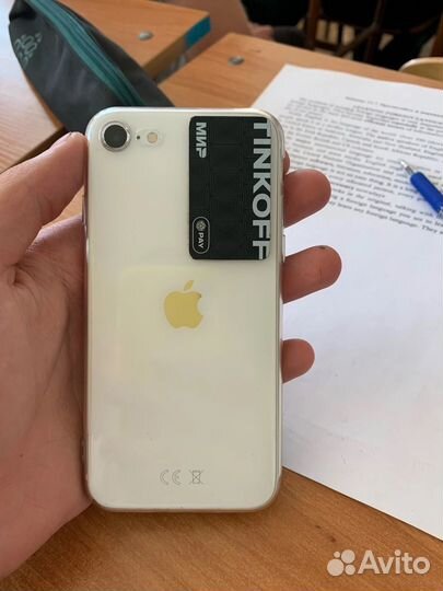 Телефон iPhone se 2020