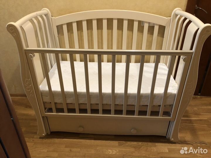 Детская кровать+комод+матрац