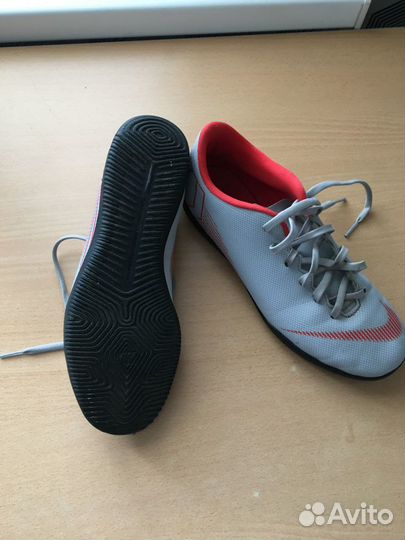 Детские футбольные бутсы