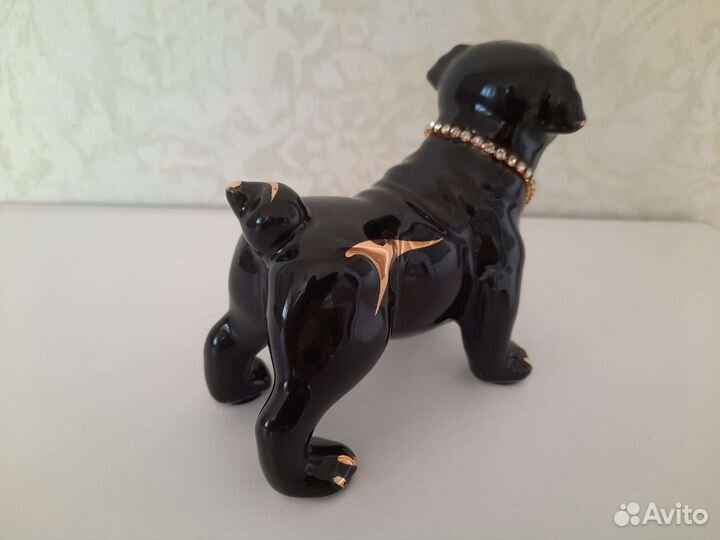 Фарфоровая статуэтка - собака