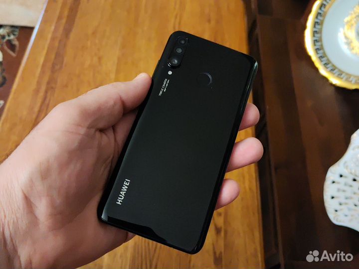 Телефон Honor 20 lite