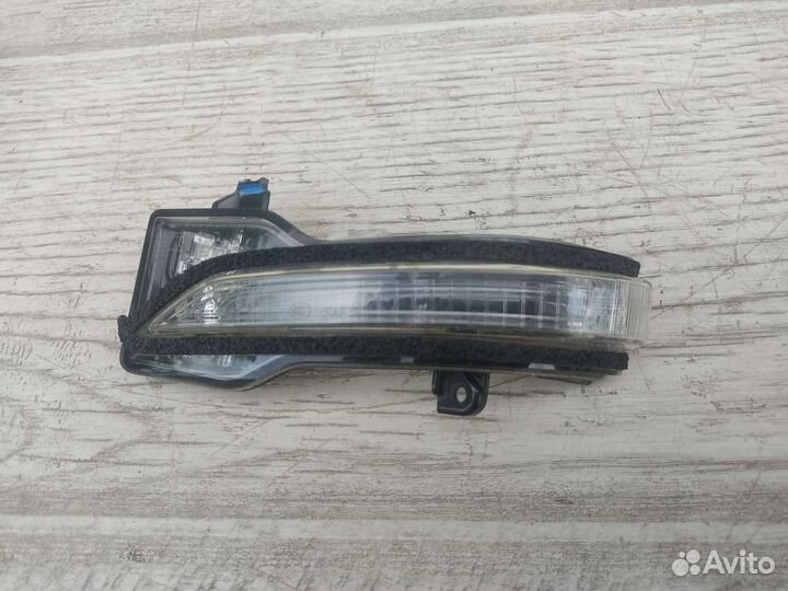 Поворотник в зеркало левое Forester impreza XV