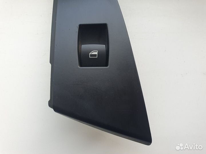 Кнопка стеклоподъемника BMW e60 e61 Задняя правая