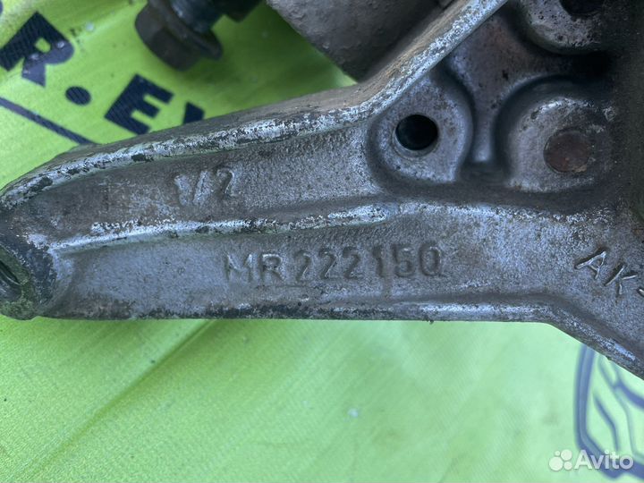 Кронштейн опоры Mitsubishi Carisma